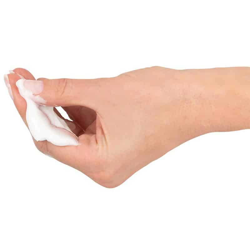 Penis XXL Peniscreme – Plejende massagecreme til øget velvære Intens pleje og massage for en mere stimulerende oplevelse Penis XXL Peniscreme er designet til at pleje og stimulere huden på penis, samtidig med at den kan bidrage til bedre blodcirkulation gennem massage. Den veganervenlige formel indeholder en kombination af jojobaolie, vitamin E og ginkgo-ekstrakt, som er kendt for deres hudplejende og revitaliserende egenskaber. Cremen kan bruges dagligt som en del af din personlige plejerutine eller som en forførende massagecreme med en partner før eller efter intimitet. Den absorberes let i huden, uden at fedte, og efterlader en blød og glat følelse. Hvad gør Penis XXL Peniscreme unik? ✔ Med ginkgo-ekstrakt og vitamin E – Kan hjælpe med blodcirkulation ✔ Indeholder jojobaolie – Fugtgivende og blødgørende effekt ✔ Perfekt til daglig brug eller massage med en partner ✔ Veganervenlig formel – Ingen animalske ingredienser ✔ Letabsorberende og fedter ikke – Efterlader huden glat og blød ✔ Kan anvendes så ofte, man ønsker Sådan bruger du den Påfør en lille mængde creme på penis Masser den forsigtigt ind i huden, enten alene eller med en partner Gentag så ofte, du ønsker, for plejende effekt og øget velvære Kan bruges før eller efter sex for en ekstra sensuel oplevelse Hvad får du ud af Penis XXL Peniscreme? En blødere, mere smidig hud på penis En behagelig og plejende massageoplevelse Muligvis forbedret blodcirkulation ved regelmæssig brug En sensuel oplevelse for både dig og din partner Specifikationer Indhold: 80 ml Funktion: Massagecreme til penis, plejende og stimulerende Hudvenlig & veganervenlig: Ja Fedter ikke: Ja Anbefalet brug: Dagligt eller efter behov Fun fact Vidste du, at ginkgo biloba traditionelt er blevet brugt til at forbedre blodcirkulationen? Mange mener, at den også kan bidrage til øget følsomhed og en mere intens oplevelse i intime øjeblikke. Bestil Penis XXL Peniscreme i dag og oplev en plejende, blødgørende og stimulerende massage, der bringer ekstra velvære til din daglige rutine.